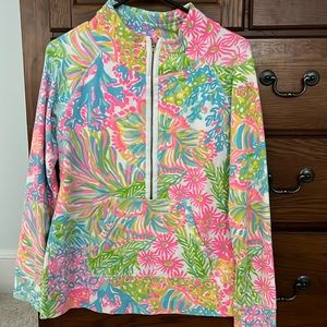 Beautiful size small Lilly Pulitzer lightweight pullover. Like new.